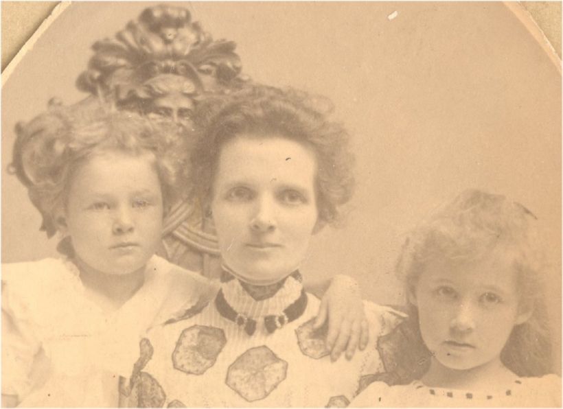 228 Beatrice Jepson and 2 daughters